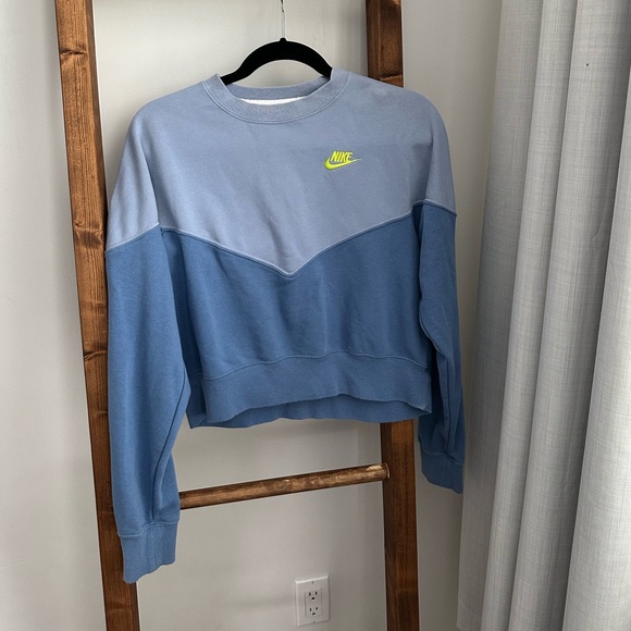 Nike Tops - Nike Women’s Heritage Fleece Crewneck